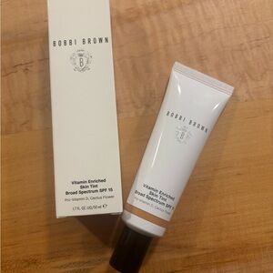 Bobbi Brown Vitamin Enriched Skin Tint SPF 15 - Golden 1